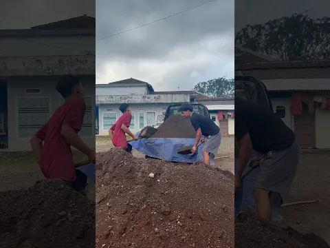 Naikin pasir ke atas mobil