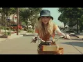 Sabrina Carpenter - skinny dipping