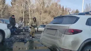У городка Водников в Омске столкнулись три автомобиля