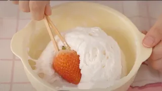 زوجووني ولدعمي عسكري قااسي ولماشافني سحبني لحضنه وقال 