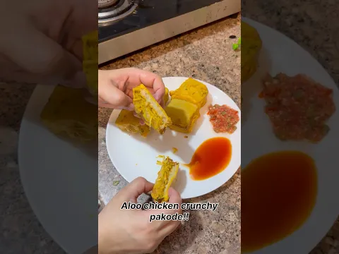 Delicious aloo chicken pakoda #viral #foodie # #trending #reshaddelawar #youtubeshorts #shorts
