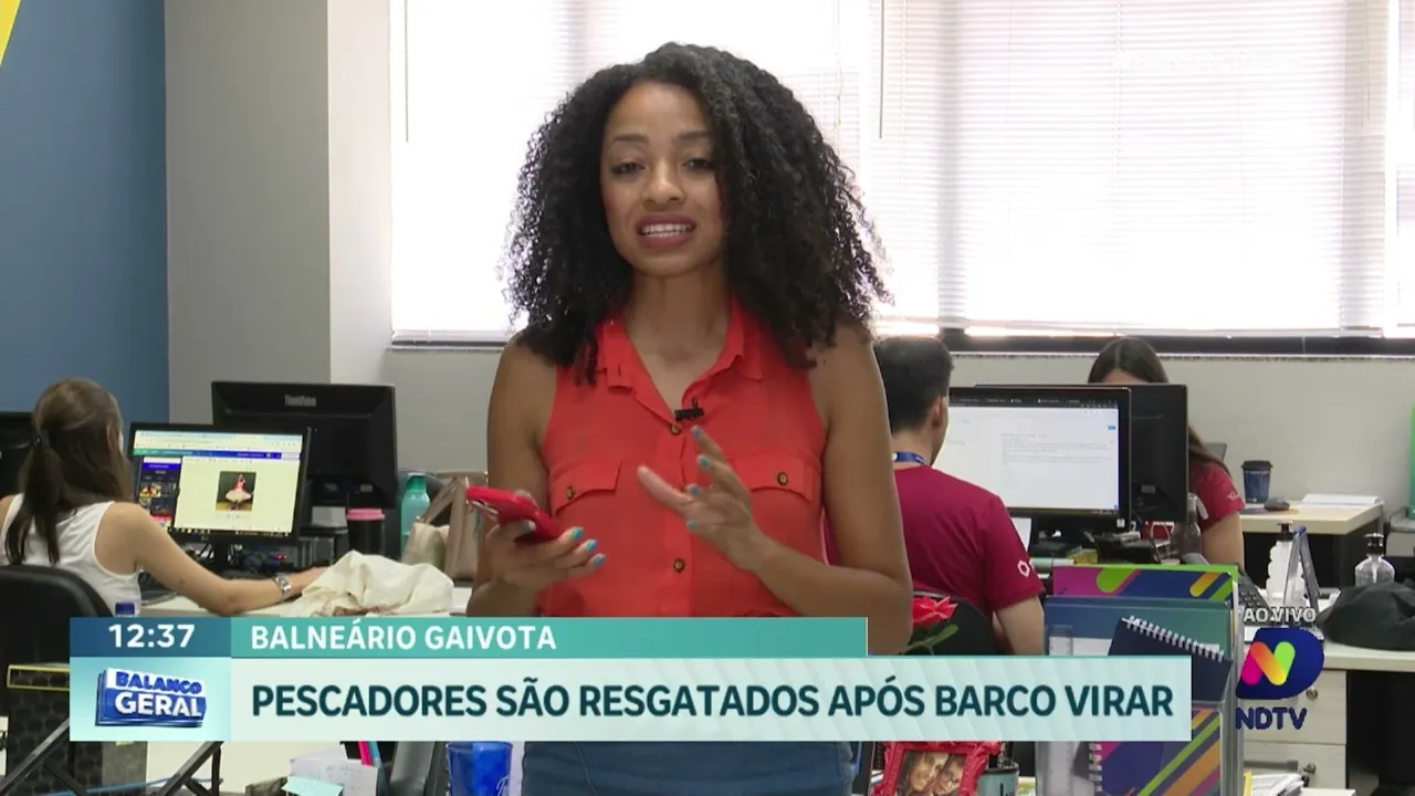 Salvamento em alto mar: pescadores são resgatados após barco virar