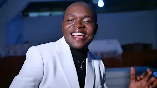 collins de jesus j sus donne cadeau clip officielle 