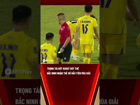 Trọng tài dứt khoát rút thẻ vàng thứ 2 sau pha phạm lỗi