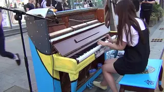 بنت صينيه تعزف موسيقى ايمراه امير من مسلسل الحفره  بنت صينيه تعزف موسيقى ايمراه امير من مسلسل الحفره
