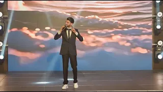                                                 أيمن أمين   انتي و بس دندنها