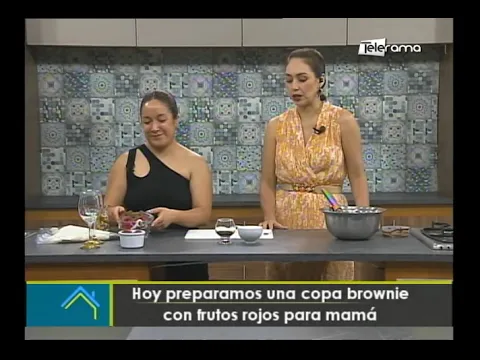 Hoy preparamos una copa brownie con frutos rojos para mamá