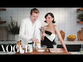 Download Lagu Nara Smith \u0026 Lucky Blue Smith Make Crispy Chicken Sandwiches | Now Serving | Vogue
