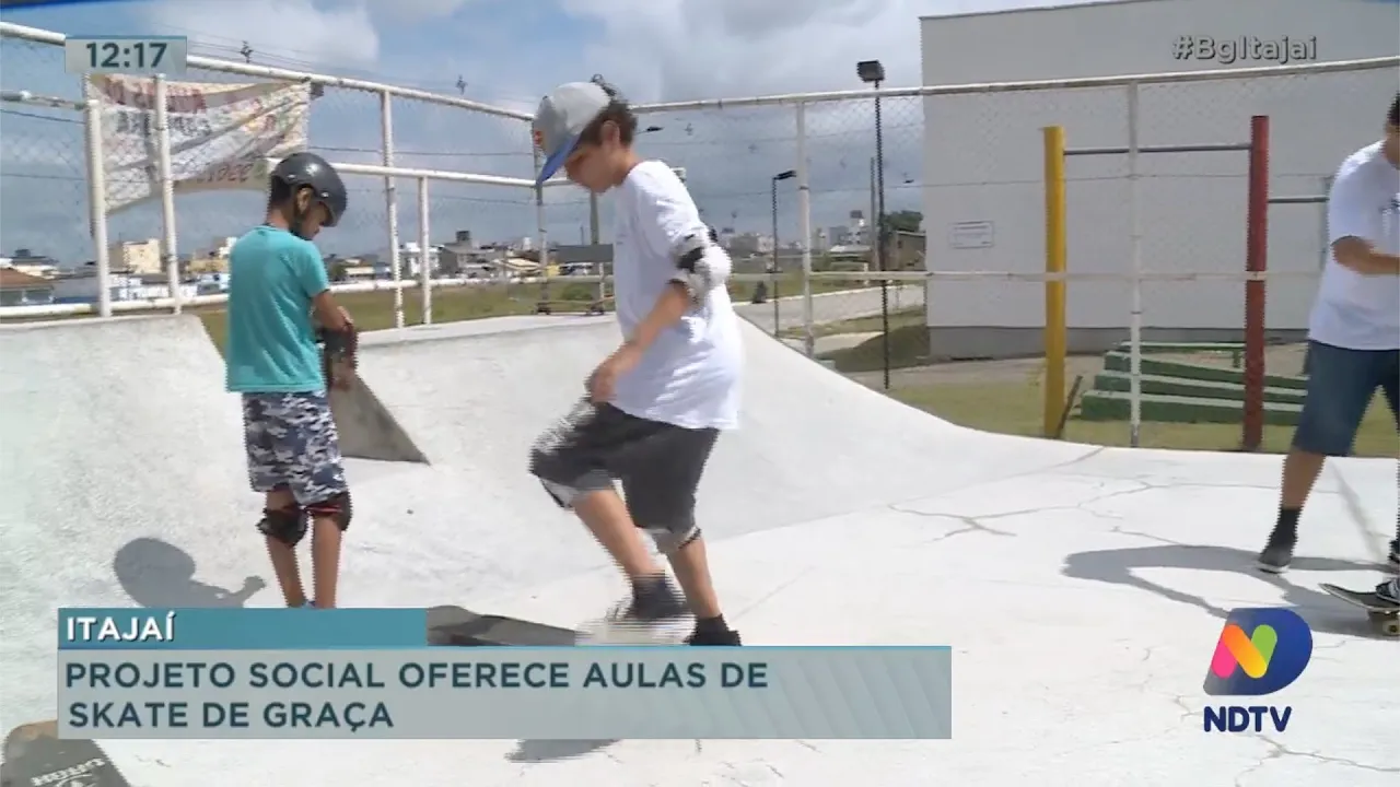 Projeto social oferece aulas de skate de graça em Itajaí