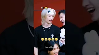 يضحك Straykids ستراي كيدز Nva97 Akv 