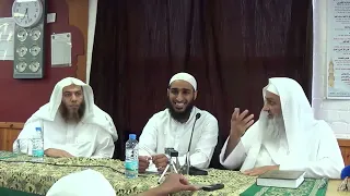شیخ فلاح مندکار ترجمه عبد  عبد  را تصحیح می کند  دندنها