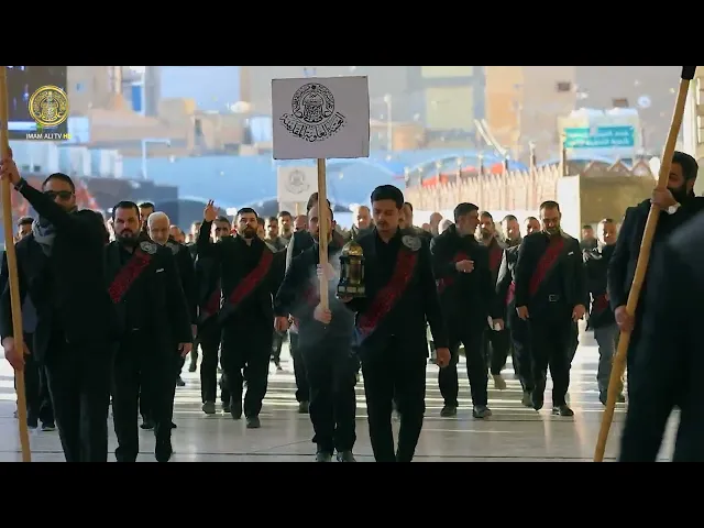 ⁣في رحاب مرقد أمير المؤمنين(ع)..خدم العتبة العلوية يؤدون مراسم العزاء في ذكرى شهادة الإمام الهادي (ع)