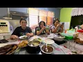 Download Lagu Sri Aman Mak Wai heeft me uitgenodigd voor de lunch bij hem thuis. Bedankt, mede-YouTubers🙏🏼