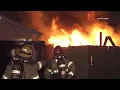 Enorme brand verwoest woning en verdrijft vijf bewoners | Santa Ana, Californië