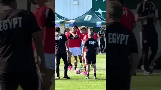   محمد  صلاح وتريقة على حلاقة تريزيجيه    وكلمة حماسية من حسام حسن لكتابة التاريخ أمام نيوزيلندا   دندنها