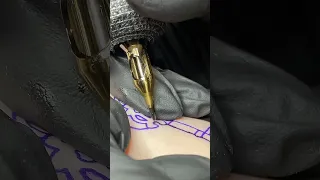 Передумала делать тату прямо на процедуре 