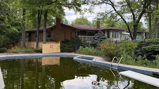 Exploring an ABANDONED 1970s home left frozen in time Days before demolition