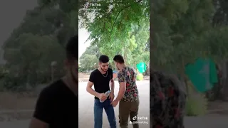 عالم زمان مخنوق منكم انا بي أمان دندنها