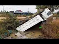 Lagu Incredible Landfill! Dump Truck 25ton Driver Back Uploading overturned into canal water rescue EXCA…