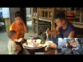 Download Lagu Single mother had to sell her pets to pay off her neighbor's debt.