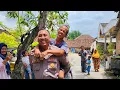Download Lagu DIGENDONG PAK PURNOMO.KELUARGA DOF@B3L MENANGIS BAHAGIA KINI PUNYA MOTOR UNTUK JUALAN KELILING. 
