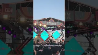 andra and the backbone main hati di acara univlox livelite night bali