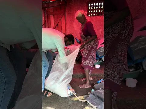 आज एक बुज़ुर्ग माताजी की सहायता करने का सौभाग्य मिला। उनके बेटे का एक वर्ष पहले निधन हो चुका है,