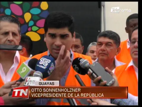 Sonnenholzner constató avance de obra de unidad educativa en Santa Lucía