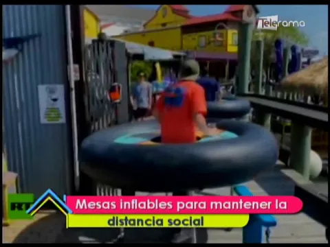 Ola arrastra a pareja de novios que estaba en medio de sesión de fotos