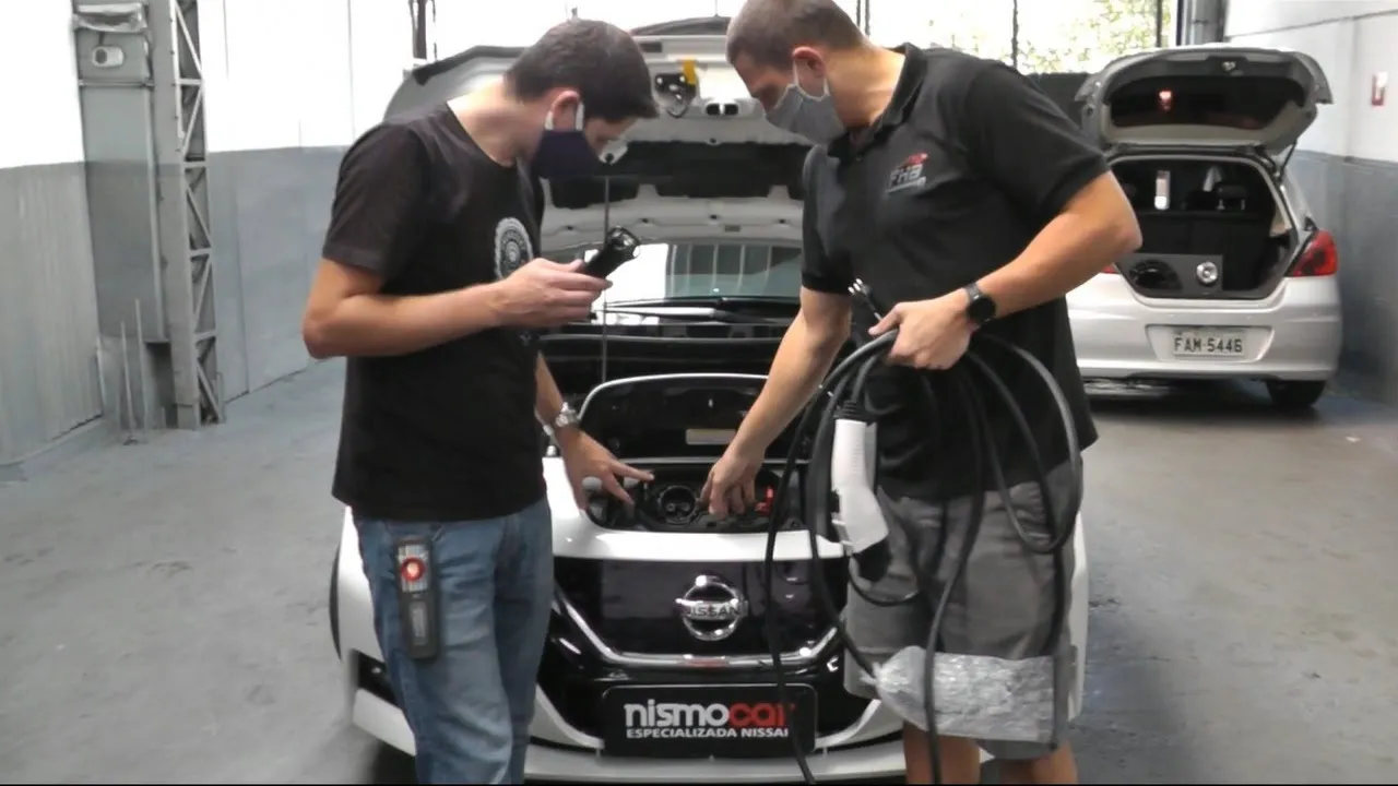 Avaliação Técnica Nissan Leaf, com Felipe Hoffmann // Caçador de Carros