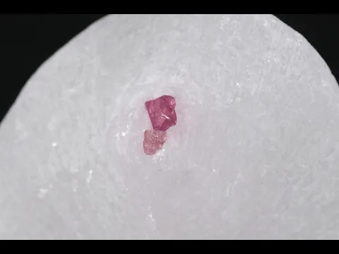 レッドスピネル 結晶 母岩付き 111g｜天然石 原石 通販キラリ石