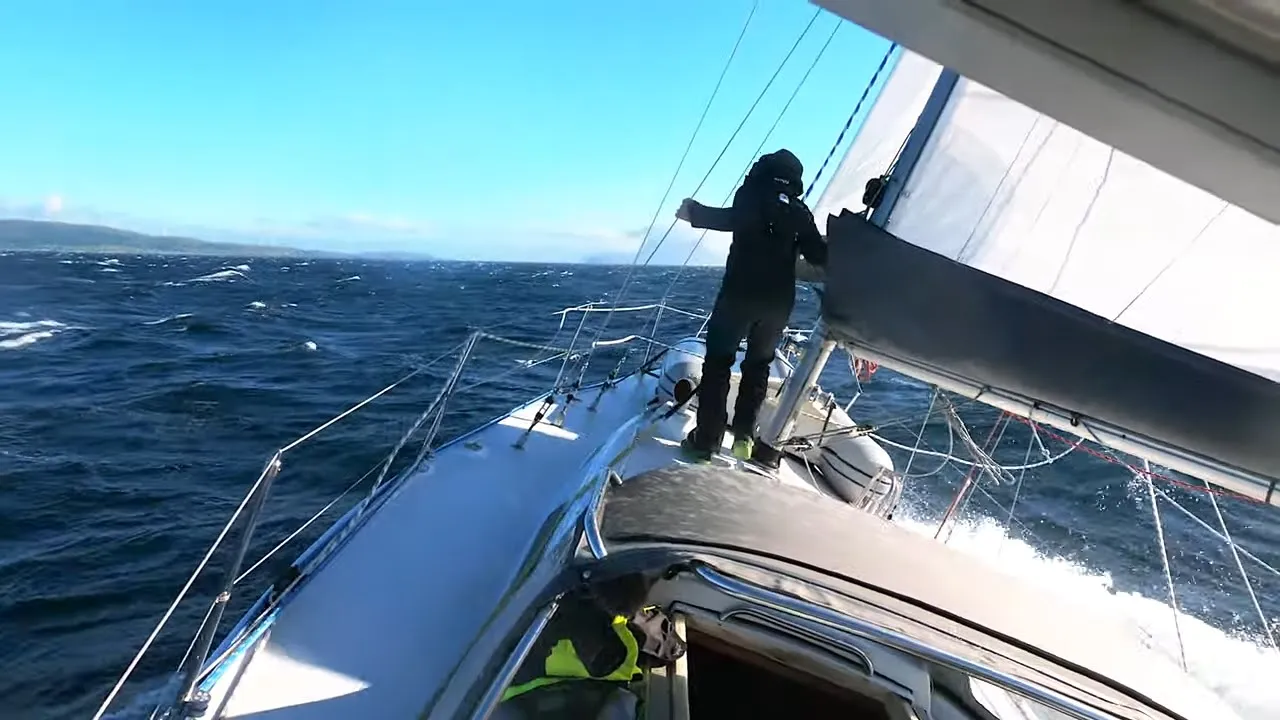 Extended Cut of Raw Sailing in the Barents Sea— Sailing Uma [ASMR-Slow TV]