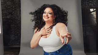 بنت تخينة بتشتغل مصممة ازياء للبنات اللي وزنهم كبير عشان حاسة بمعاناتهم Survival Of The Thickest 