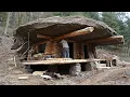Download Lagu Man Bouwt Verborgen Huis ONDER DE ROTS in het Bos | Begin tot Eind door @ Outdoor_builder