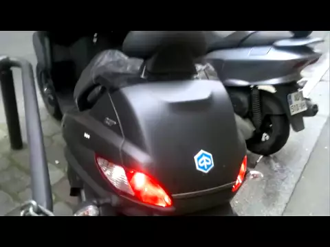 Download MP3 piaggio mp3 400 lt sporte edition walk around