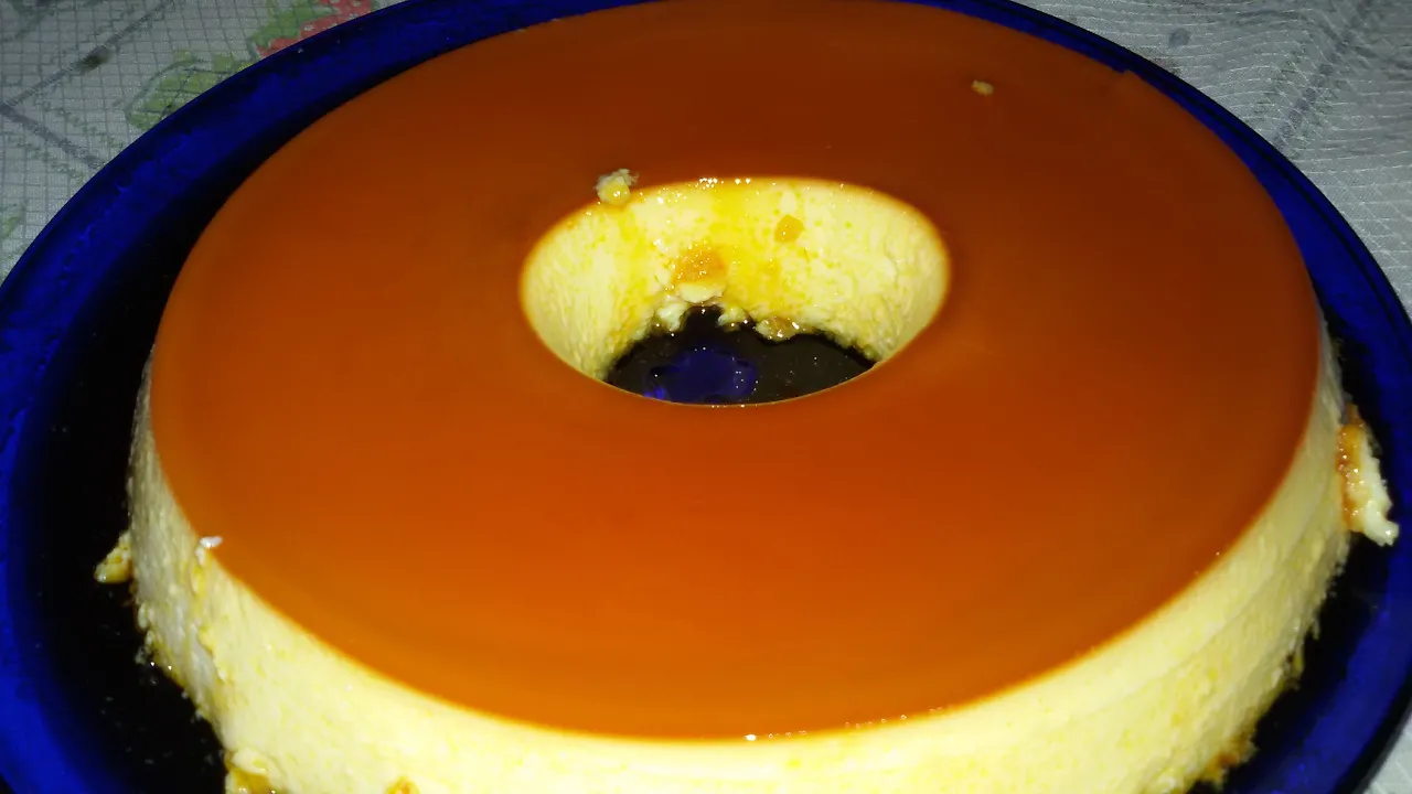Pudim feito com leite ninho em pó e açúcar demerara.. 