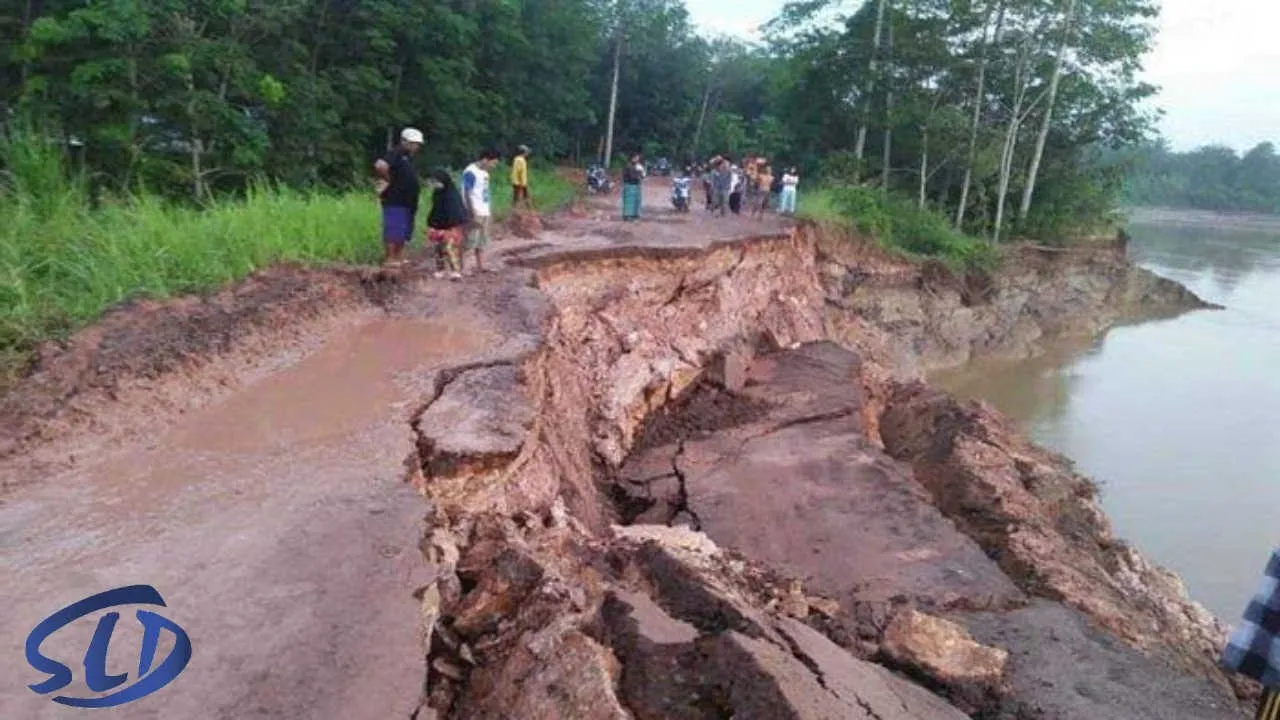 Warga Berteriak! Lihat Detik-detik Mengerikan Sungai Hilang di Telan Bumi || Fenomena² Alam