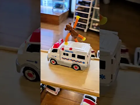 Ambulance Drive Sticky monkey and robot #救急車 #ambulance