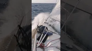30 noeuds de vent, ça soufflait fooooort sur Coraille 😱🌬⛵