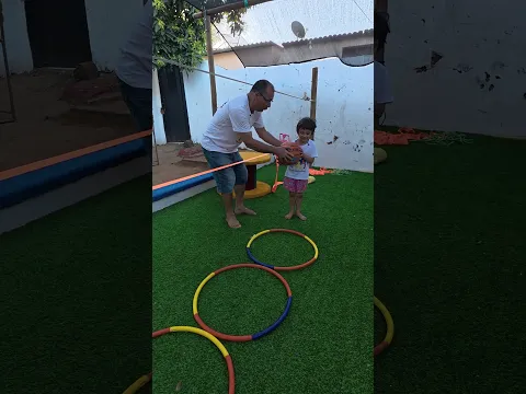 Nossa jogadora de basquete treinando