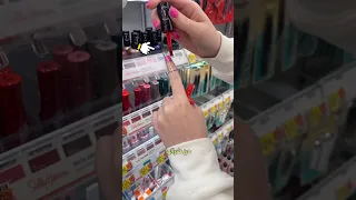 تجربة ألوان طلاء الأظافر قبل الشراء 