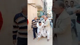 الشرطة تداهم شقة دعارة  الشرطة تداهم شقة دعارة