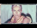 Lauren Sanderson - In The Middle (Audio)