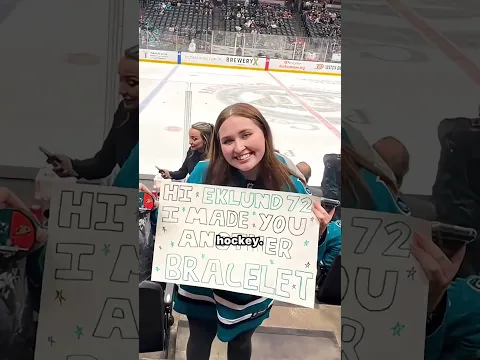 Au stade de hockey… il gagne des MILLIERS $ avec un simple panneau ! 🏒