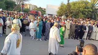 دخول الطائفة العيساوية للقصر إلى ضريح الشيخ الكامل 