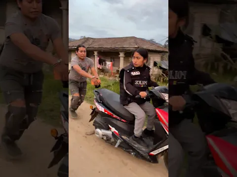 Lo pusieron a trotar por andar de "amigo de lo ajeno" 🏃‍♂️💨 #comedia  #comedy