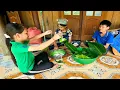 Download Lagu Two orphans were taught how to make traditional banh chung and brought home.