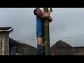 LUCU celana melorot saat panjat pinang