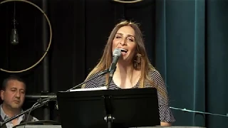 الرب صخرتي وولي انت صالح خذني بقرب قلبك السماء تعلن علوا رايات النصر 