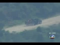 Download Lagu Traficantes em fuga na Vila Cruzeiro, Rio de Janeiro. Trecho de reportagem do RJTV, Globo